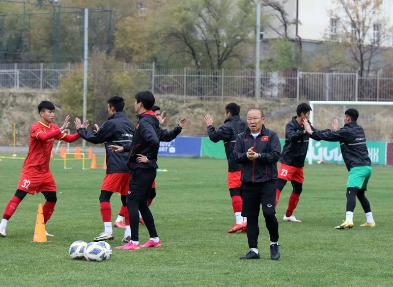 Buổi tập thứ ba của đội tại Kyrgyzstan vào chiều 22-10