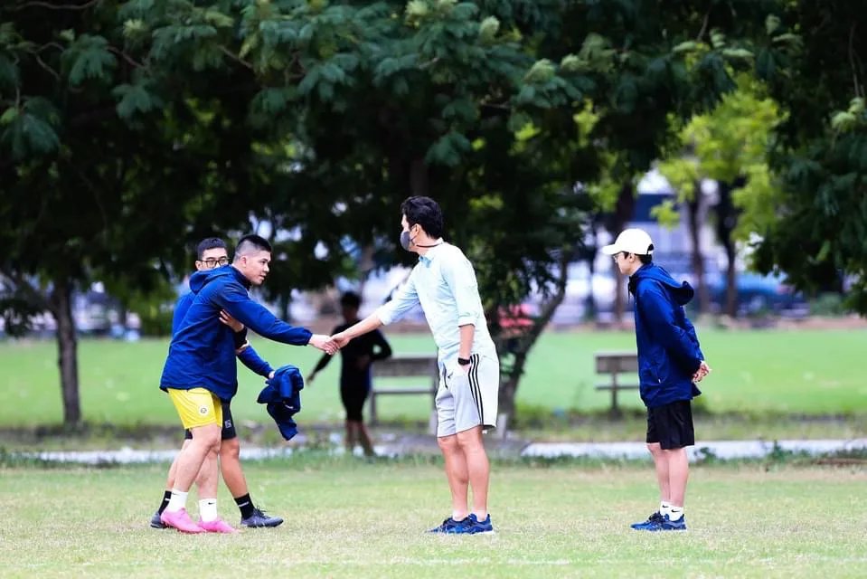 Ông Park Choong Kyun trở lại sân tập cùng CLB Hà Nội 