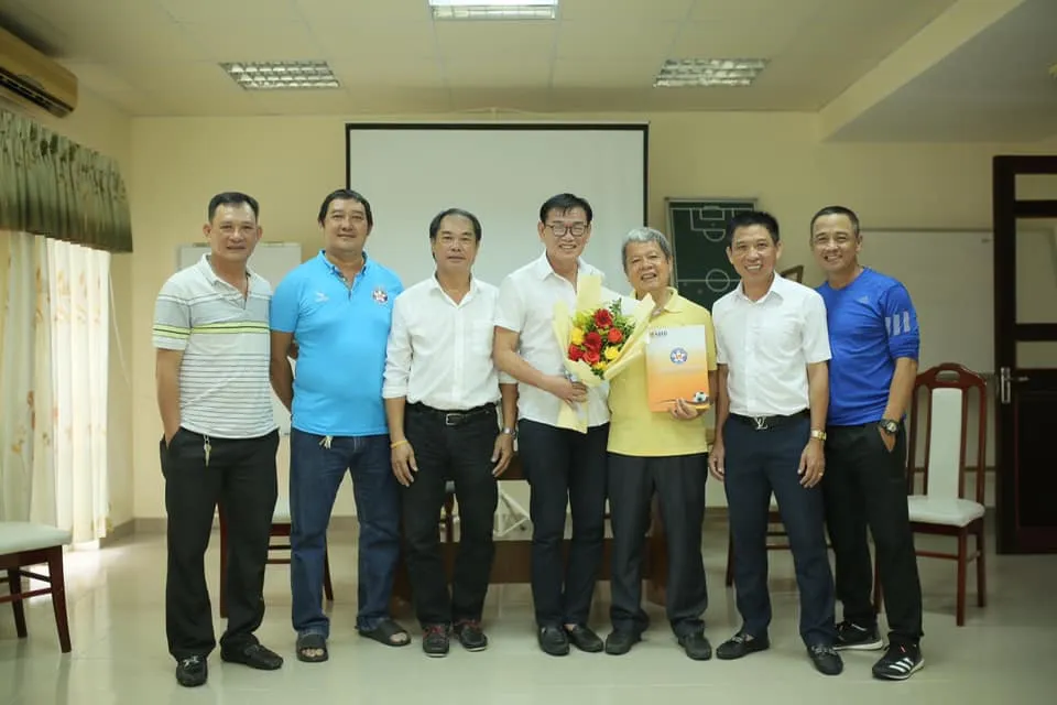 HLV Phan Thanh Hùng: “Ưu tiên tái tạo bản sắc của bóng đá Đà Nẵng“ ảnh 1