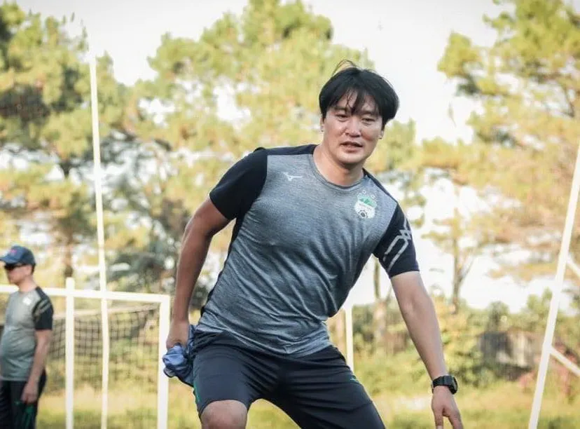 Trợ lý Kim Tae Min chia tay CLB HAGL