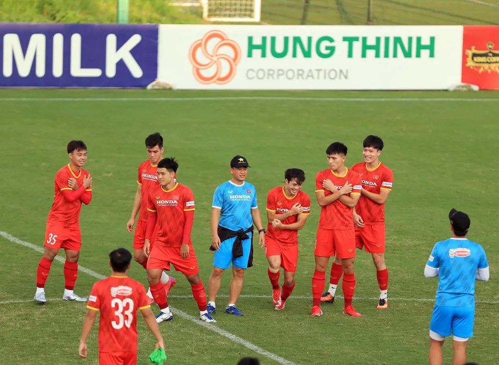 HLV Park Hang-seo trở lại sân tập cùng các học trò ảnh 2