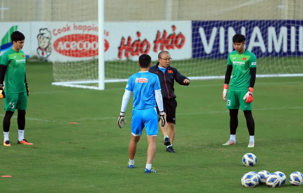 HLV Park Hang-seo trở lại sân tập cùng các học trò ảnh 4