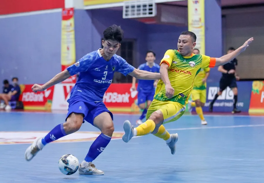 Sahako FC thẳng tiến ở ngôi đầu