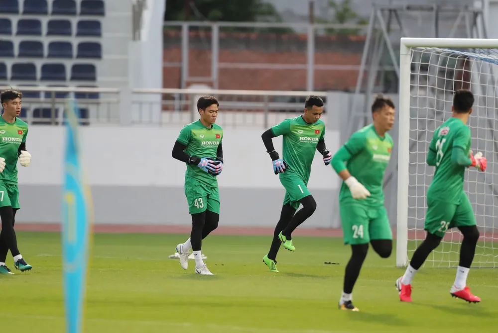 HLV Park Hang-seo giữ lại 4 thủ môn từ danh sách 30 cầu thủ sang Singapore