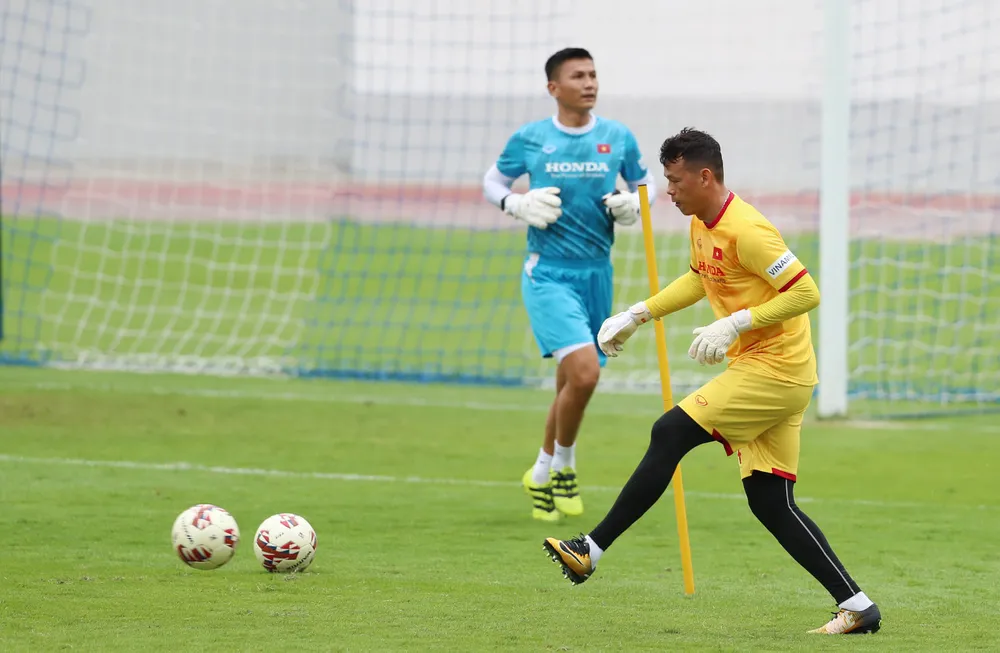 HLV Park Hang-seo chuẩn bị đội hình cho trận gặp Lào ảnh 1