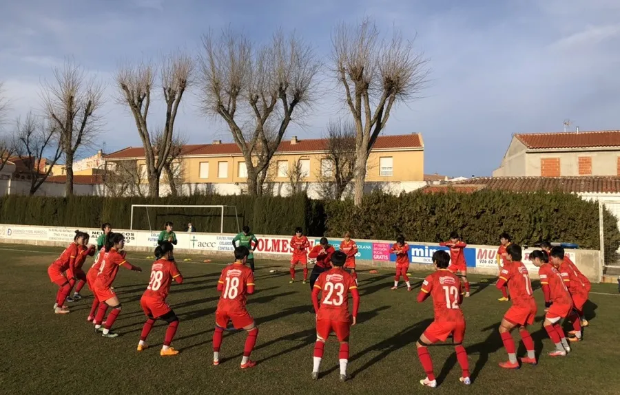 Đội tuyển nữ Việt Nam hòa La Solana ảnh 1