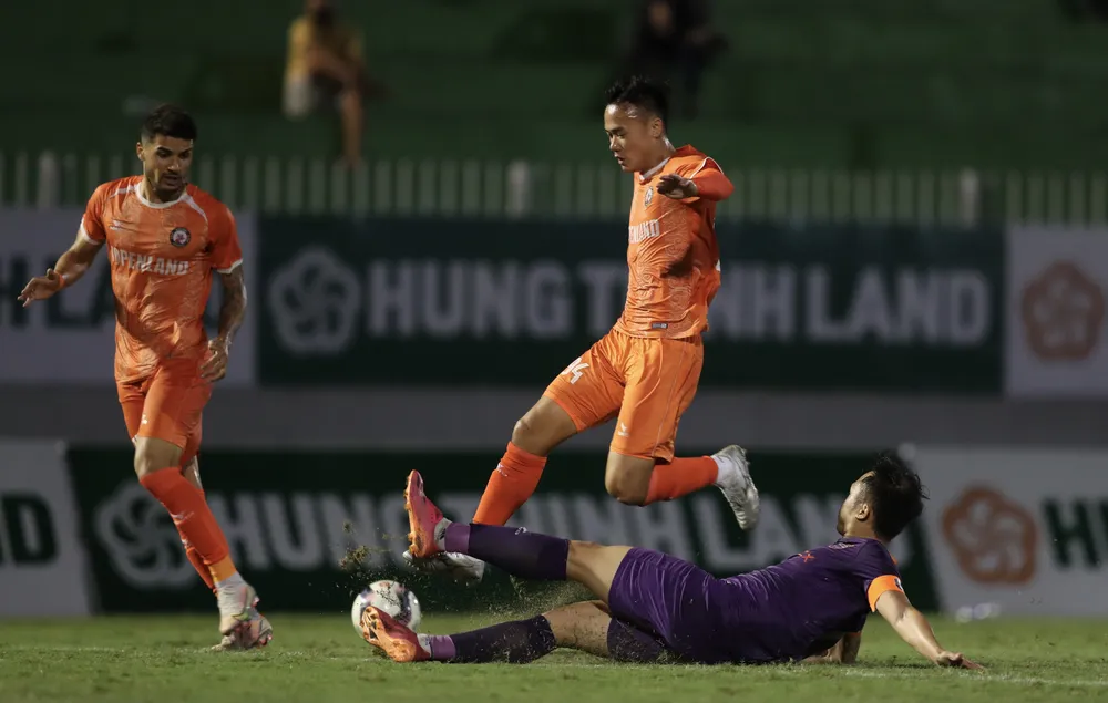 Chủ nhà Topenland Bình Định bất ngờ để thua Becamex Bình Dương ở lượt trận thứ hai. Ảnh: DŨNG PHƯƠNG