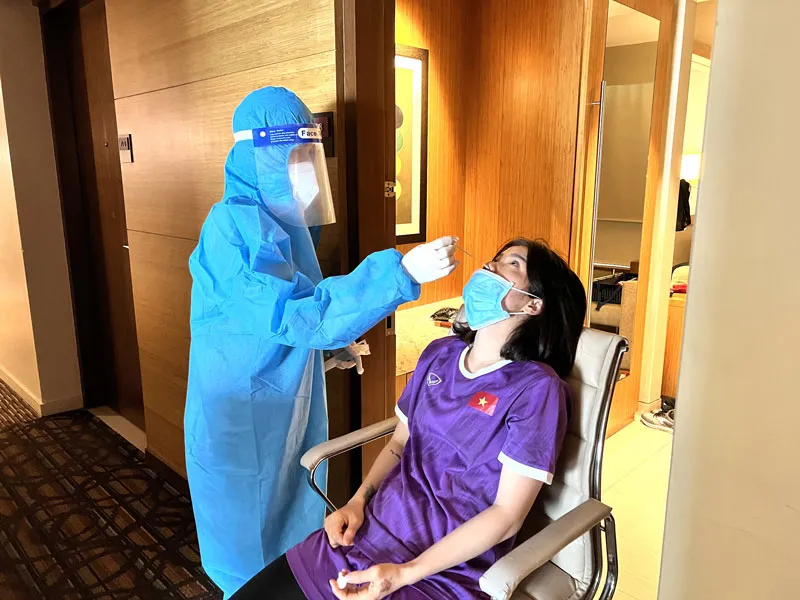 Các thành viên đang ở Ấn Độ tiếp tục lấy mẫu xét nghiệm PCR vào ngày 19-1, dự kiến sáng 20-1 sẽ có kết quả