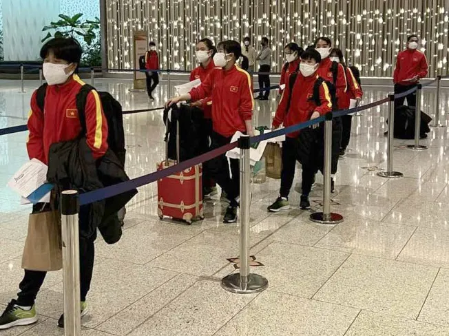 Thêm 18 thành viên đội tuyển nữ Việt Nam đã đến Ấn Độ ảnh 1