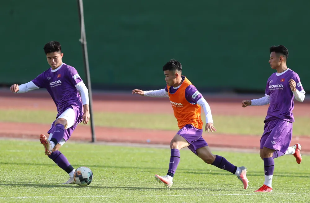 Buổi tập đầu tiên của U23 Việt Nam tại Bình Dương ảnh 5