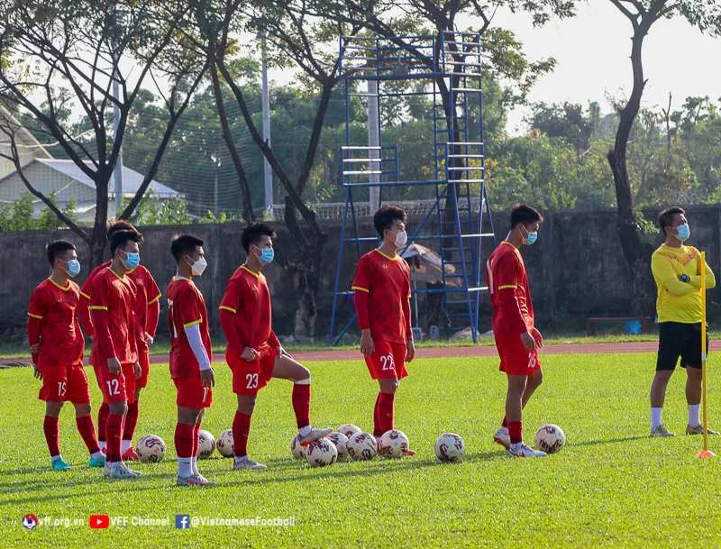 Các cầu thủ U23 Việt Nam trên sân tập chiều 21-2
