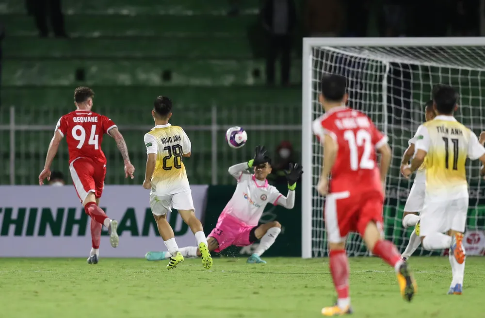 Geovane, tác giả bàn ấn định chiến thắng 2-0 cho Viettel. Ảnh; DŨNG PHƯƠNG