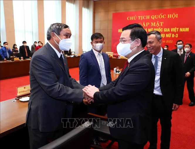 Chủ tịch Quốc hội Vương Đình Huệ gặp mặt Đội tuyển bóng đá nữ quốc gia ảnh 1