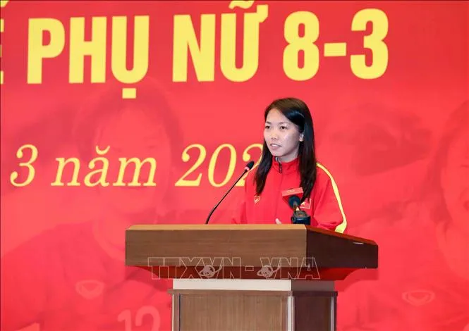 Chủ tịch Quốc hội Vương Đình Huệ gặp mặt Đội tuyển bóng đá nữ quốc gia ảnh 2