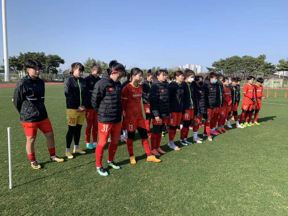 Đội nữ Việt Nam hòa đội Gyeongju KHNP trong trận tập huấn cuối cùng tại Hàn Quốc ảnh 1