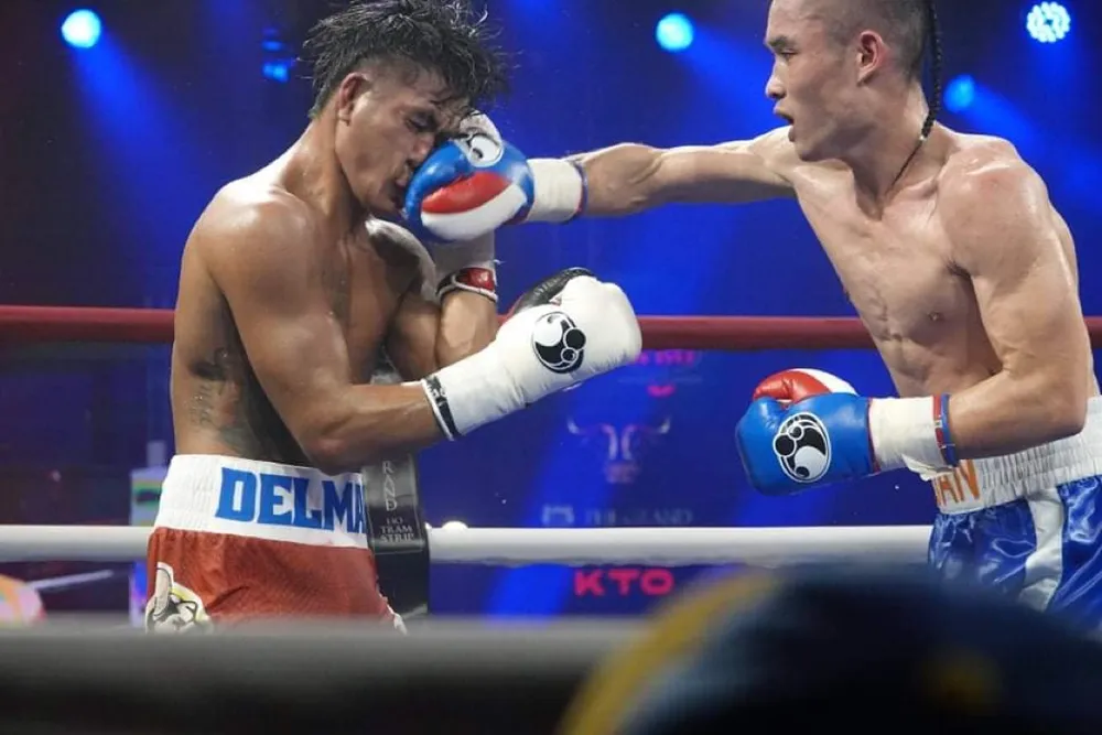 Giành chiến thắng sau 10 hiệp đấu, Đinh Hồng Quân là võ sĩ đầu tiên của Việt Nam giành đai IBF Châu Á ảnh 1