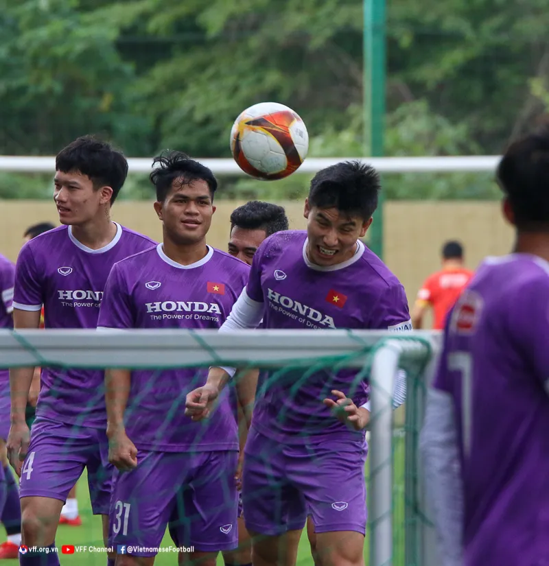 HLV Park Hang-seo gọi thêm 4 cầu thủ vào đội hình U23 Việt Nam ảnh 1