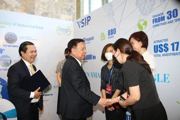 Chung tay phát triển ảnh 1