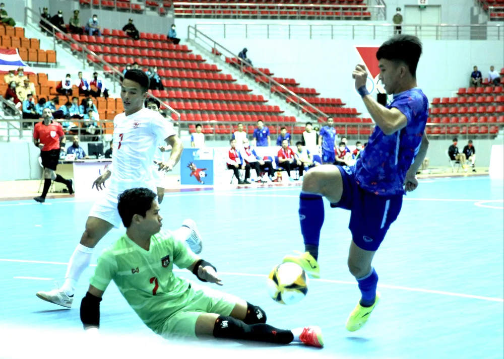 Thái Lan thắng khít khao 2-1 trước Myanmar 