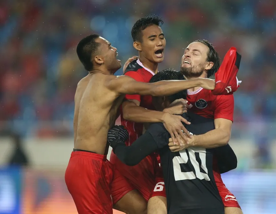 Niềm vui của cầu thủ Indonesia sau loạt sút luân lưu. Ảnh: DŨNG PHƯƠNG