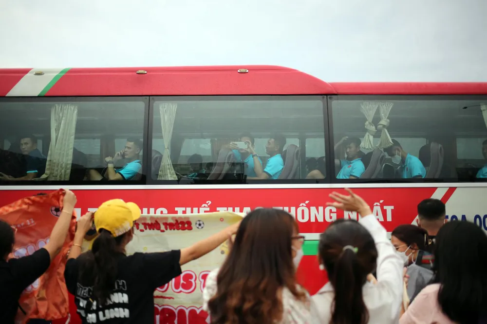 Đội tuyển Việt Nam vào TPHCM ảnh 7