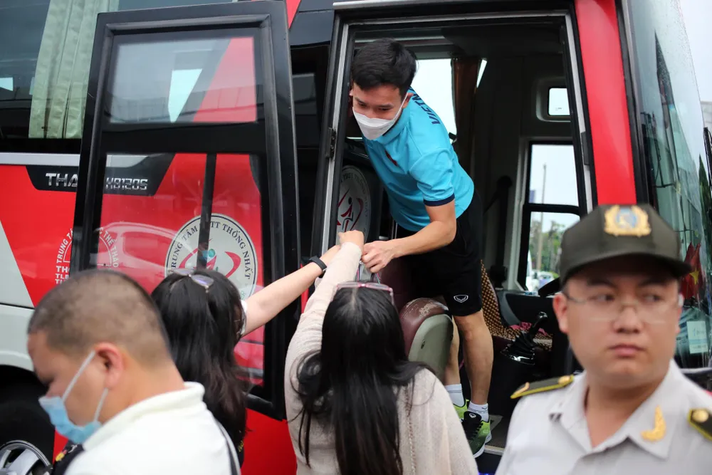 Đội tuyển Việt Nam vào TPHCM ảnh 6