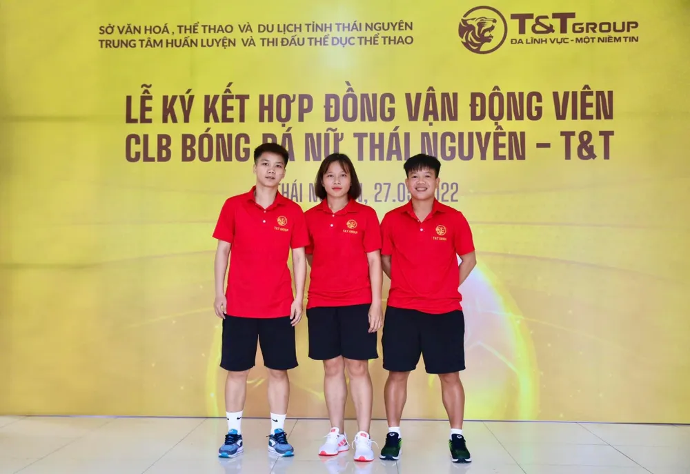 Những hợp đồng ‘bom tấn’ đầu tiên của bóng đá nữ Việt Nam ảnh 3