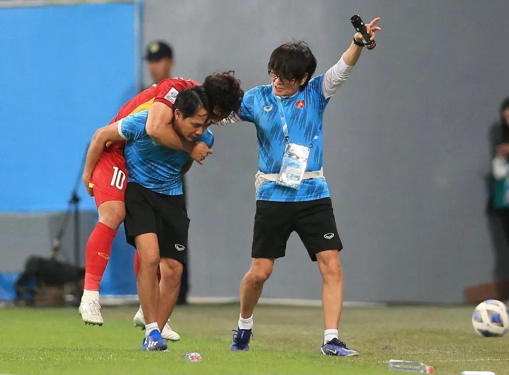 HLV Gong Oh-Kyun tạo dấu ấn ở trận ra mắt ảnh 1