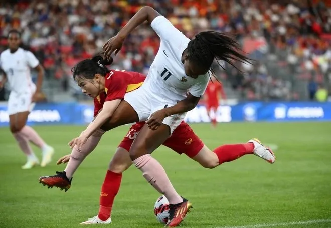 Đội tuyển nữ Việt Nam thua 0-7 trước đội tuyển nữ Pháp ảnh 2