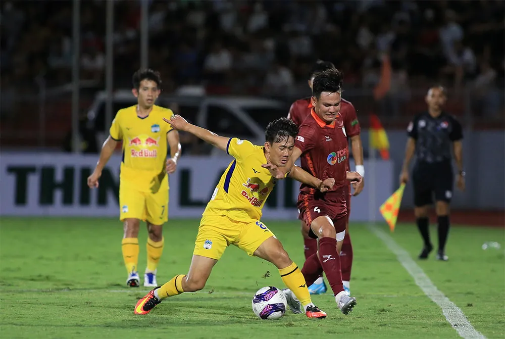 Bình Định đánh rơi chiến thắng trên sân nhà ảnh 1