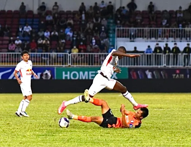 HA.GL thắng may mắn trước Đà Nẵng ảnh 1