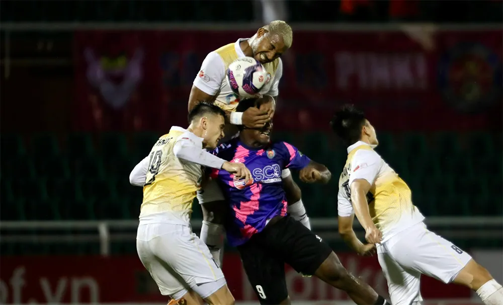 Trưởng Ban trọng tài nói gì về sự cố trọng ở trên sân Thanh Hóa và Thống Nhất? ảnh 1