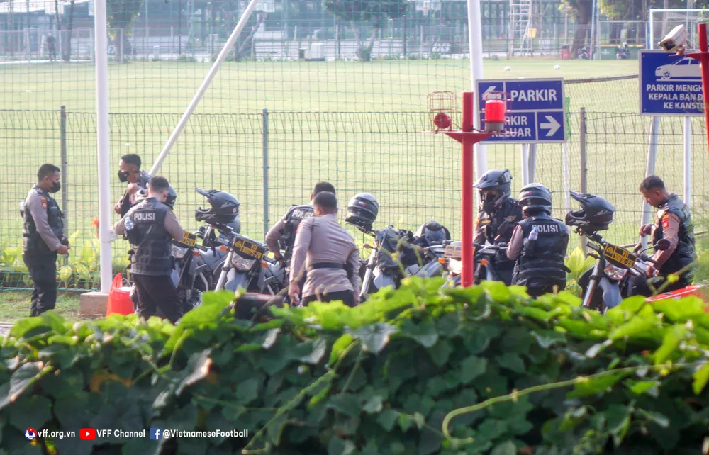 Lực lượng An ninh làm nhiệm vụ ở các buổi tập gần đây của U19 Việt Nam