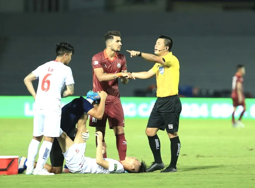 Trọng tài Hoàng Ngọc Hà không làm nhiệm vụ ở vòng 9 ảnh 1