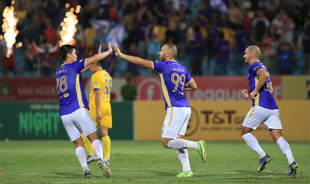 Trọng tài xử lý đúng thẻ đỏ đối với Olaha ảnh 1