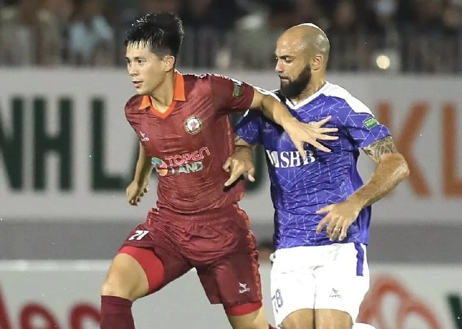 CLB Hà Nội và áp lực trên sân Quy Nhơn ảnh 1