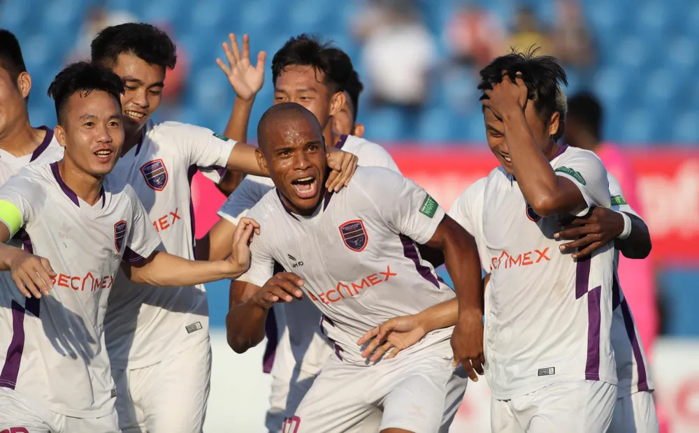 B.Bình Dương tiếp tục ‘gieo sầu’ lên CLB Sài Gòn ảnh 1