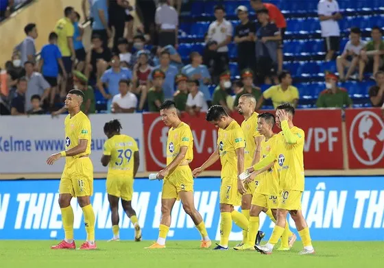 Áp lực từ những chiếc ghế nóng ảnh 2