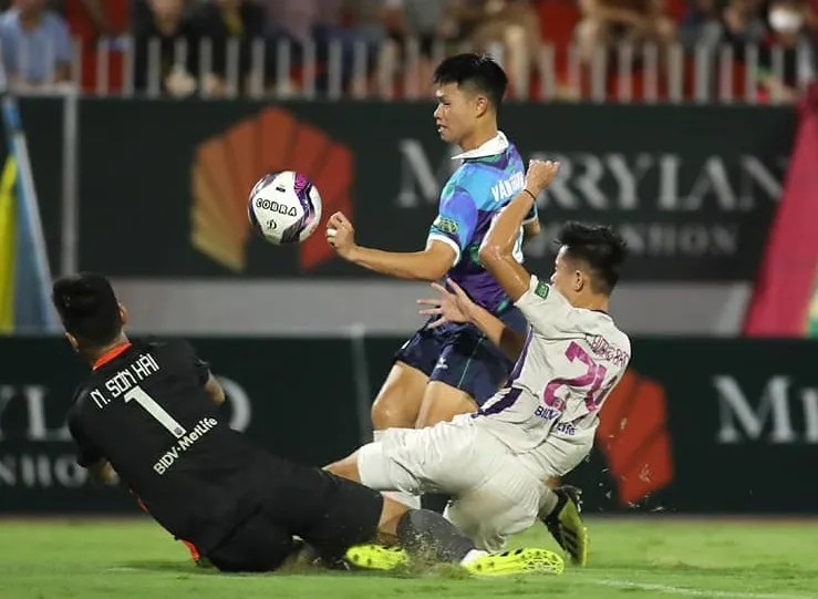 Thắng đậm Bình Dương, Topenland Bình Định áp sát ngôi đầu bảng ảnh 1