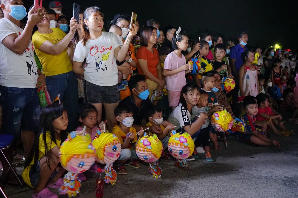 Đêm hội trăng rằm cho trẻ em có hoàn cảnh khó khăn tại Thành phố mới Bình Dương ảnh 2
