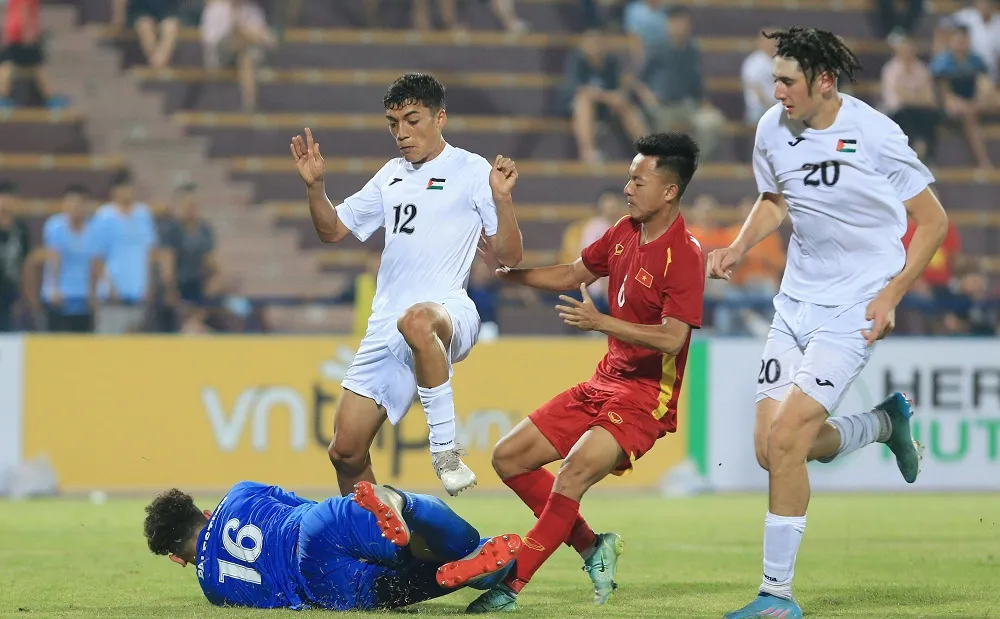 Bùi Vĩ Hào sang Indonesia muộn hơn các đồng đội ảnh 1