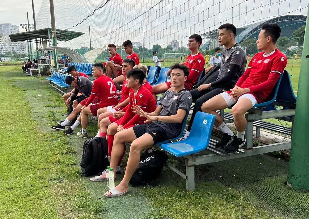 CLB Phù Đổng và Cần Thơ rối vì nợ lương ảnh 2