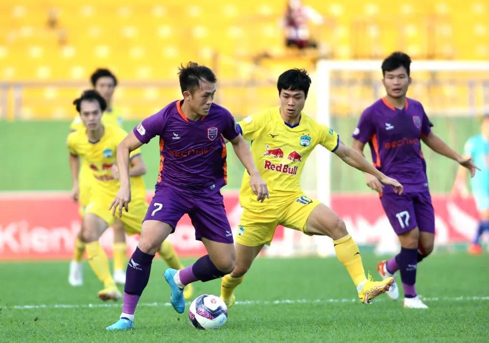 B.Bình Dương - HA.GL 1-1: Thầy trò HLV Kiatisak lùi xa giấc mơ tranh vô địch ảnh 1