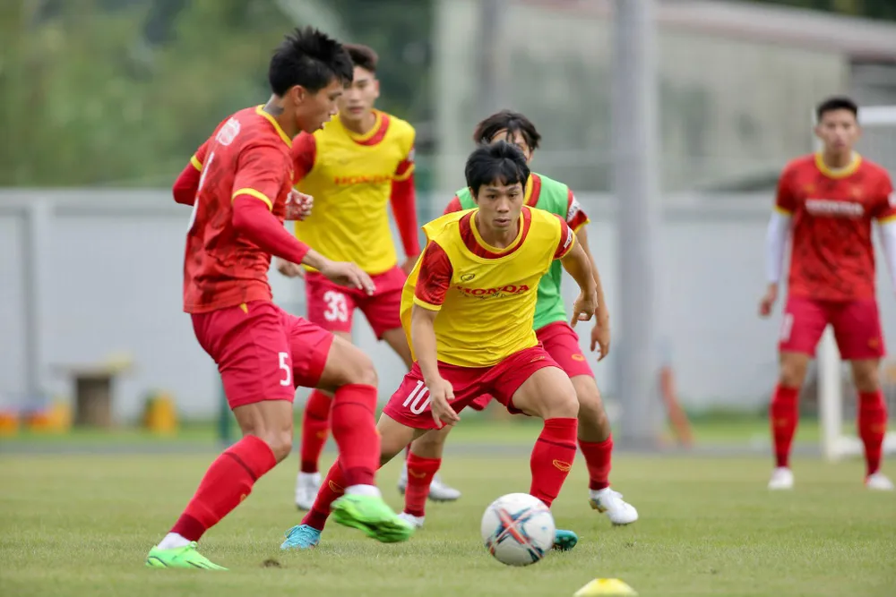 Một số cầu thủ cố gắng bắt lại phong độ ở đợt tập trung lần này sau giai đoạn khá chìm ở V-League 2022. Ảnh: DŨNG PHƯƠNG