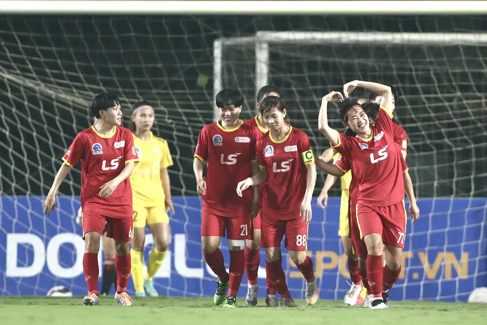 Đội TPHCM I vô địch lượt đi với thành tích bất bại qua 6 vòng đấu