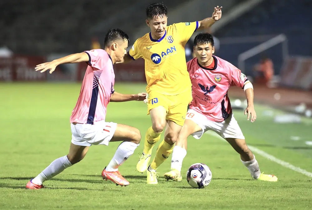 Đà Nẵng và Hà Tĩnh vẫn... trong tầm ngắm ảnh 1