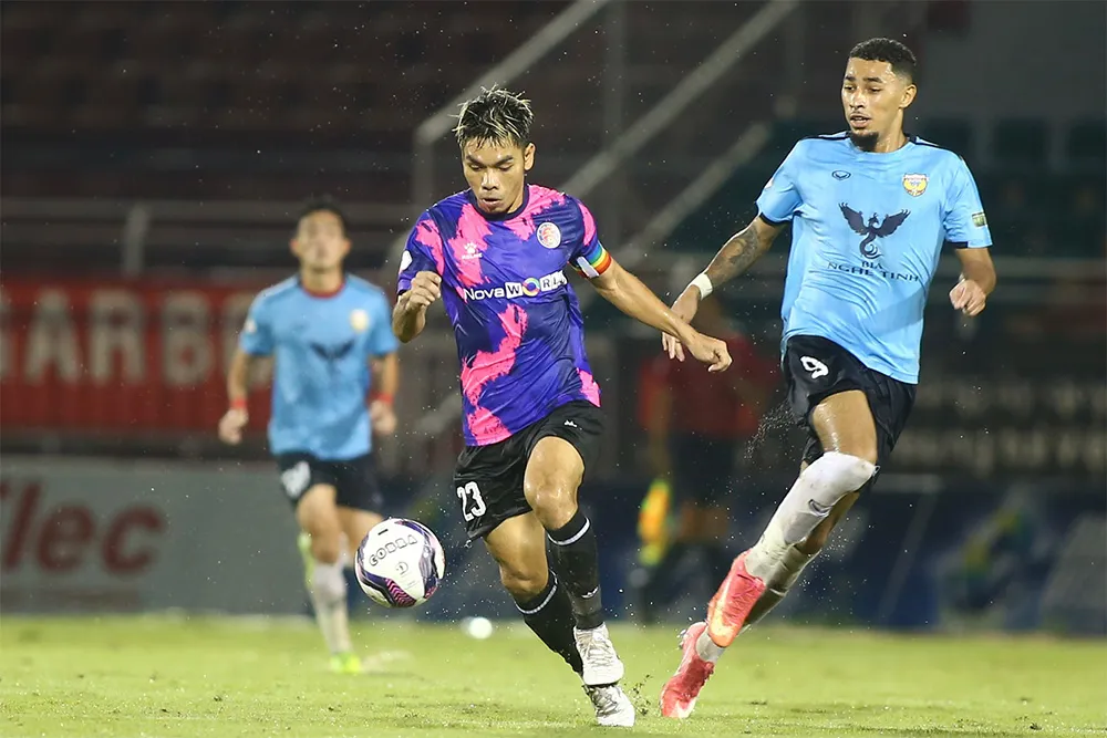 Văn Triền và các đồng đội không được để mất điểm trong các trận còn lại