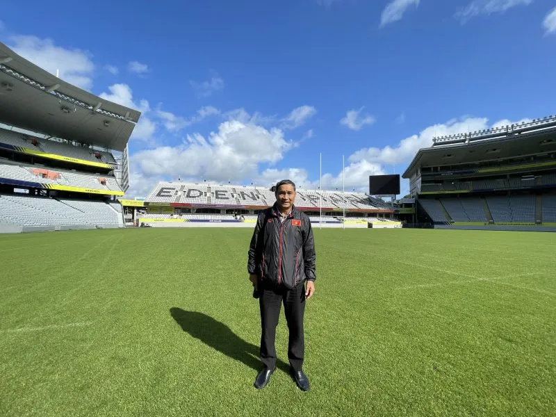 HLV Mai Đức Chung thăm sân đấu chính thức với đương kim vô địch Mỹ