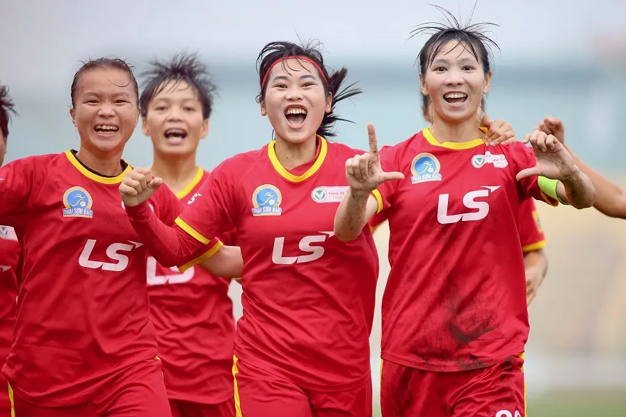 Đội nữ TPHCM I kéo dài kỷ lục ảnh 2