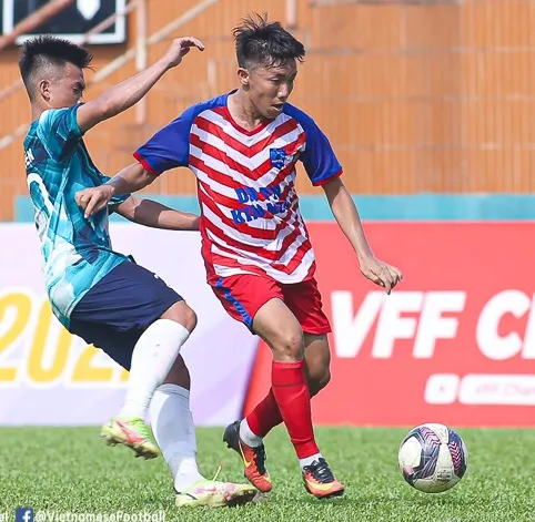 Kiên Giang (áo đỏ) giành vé thăng hạng Nhì mùa bóng 2023